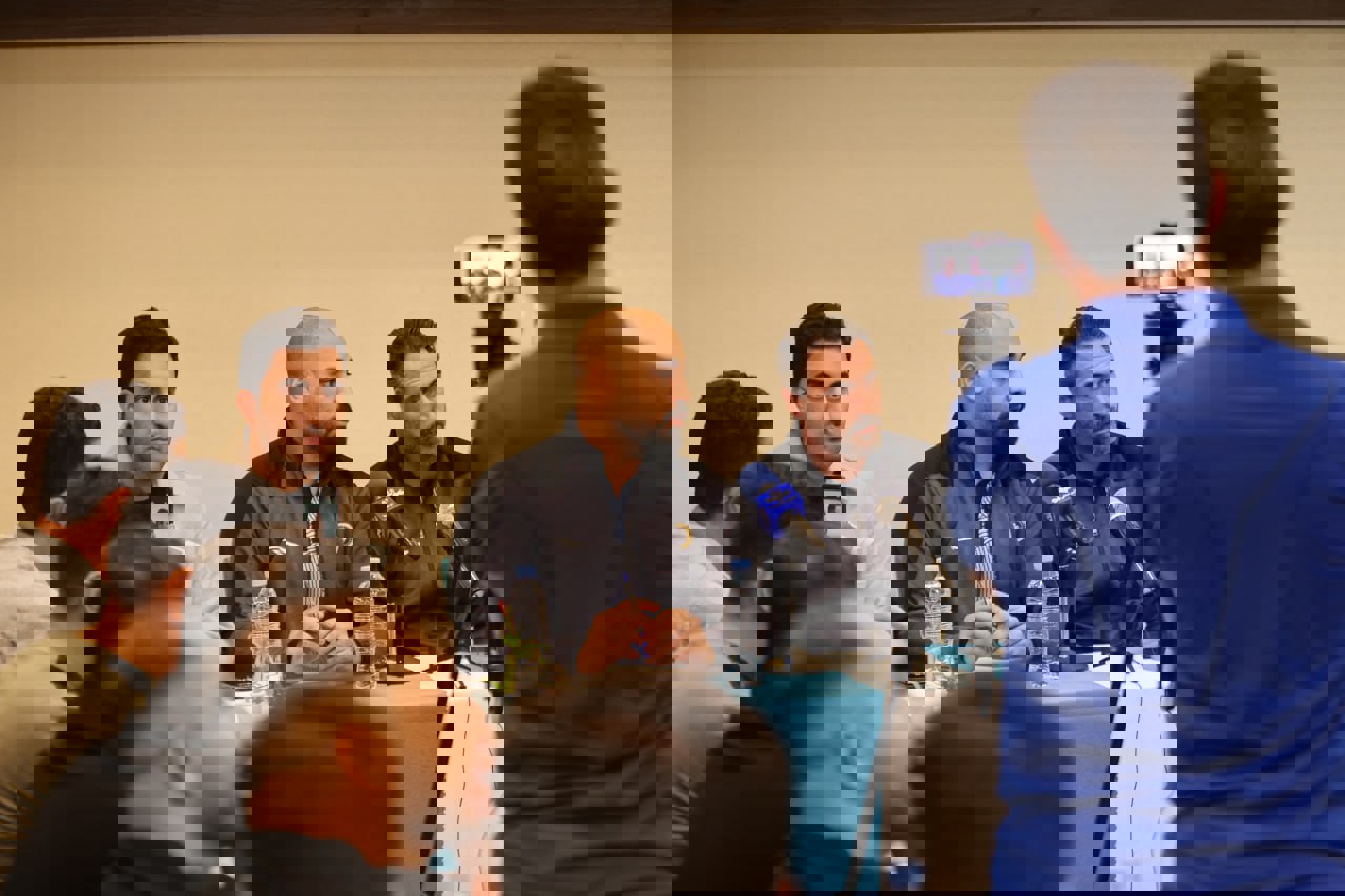 2106905