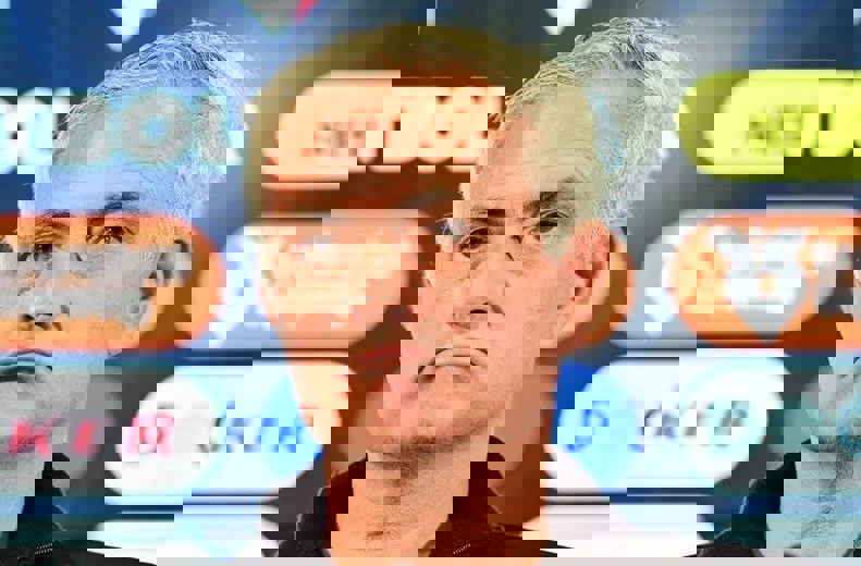2106876
