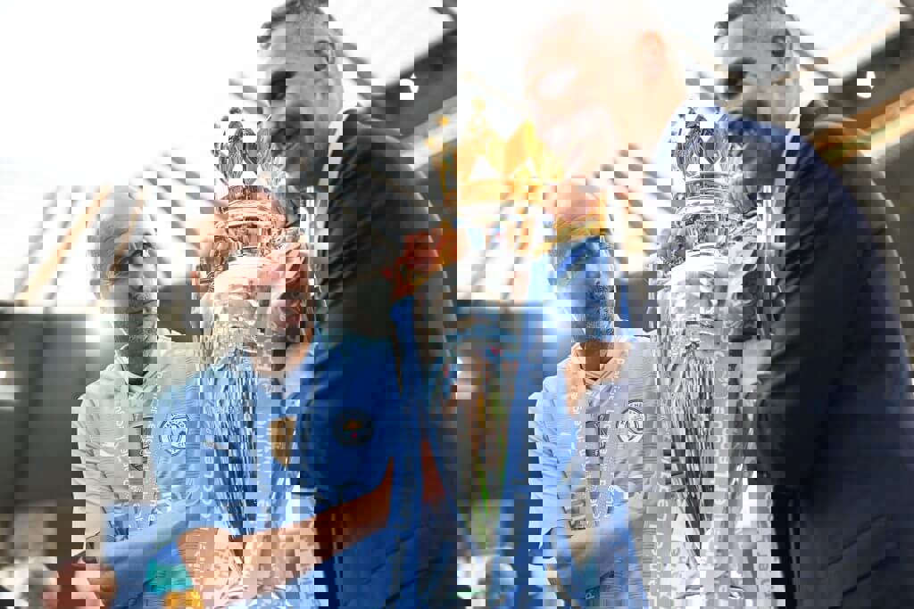 2106885