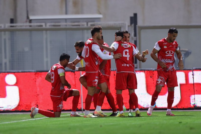 گل‌گهر 0 - ۱ پرسپولیس: سه امتیاز با دریبل زیدانی