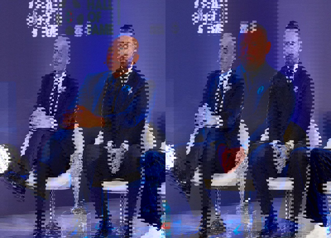 2108372