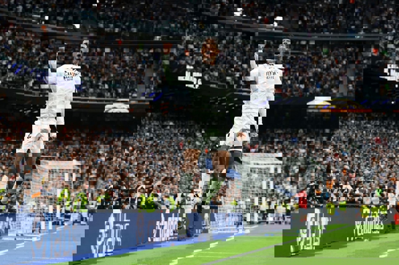 2108582