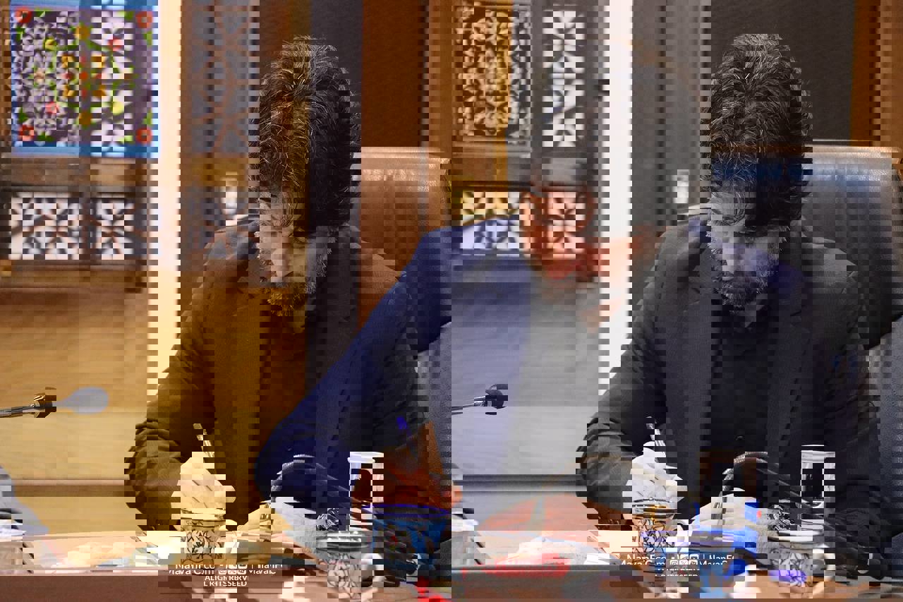 2108807