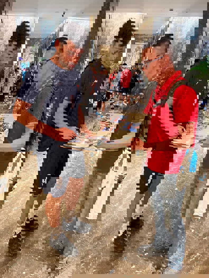 2108886