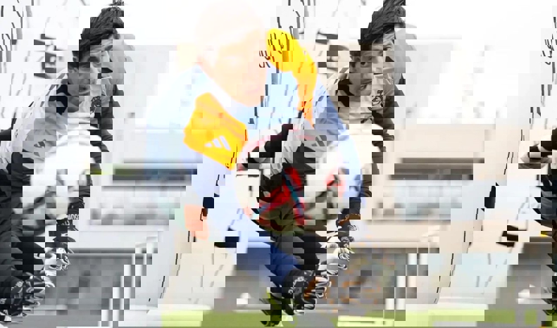 2108957