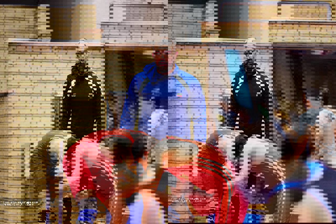 2109883