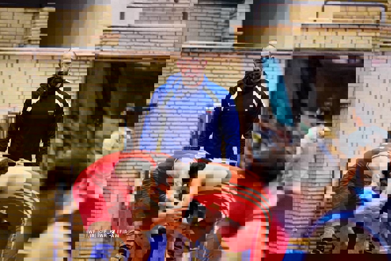 2109883
