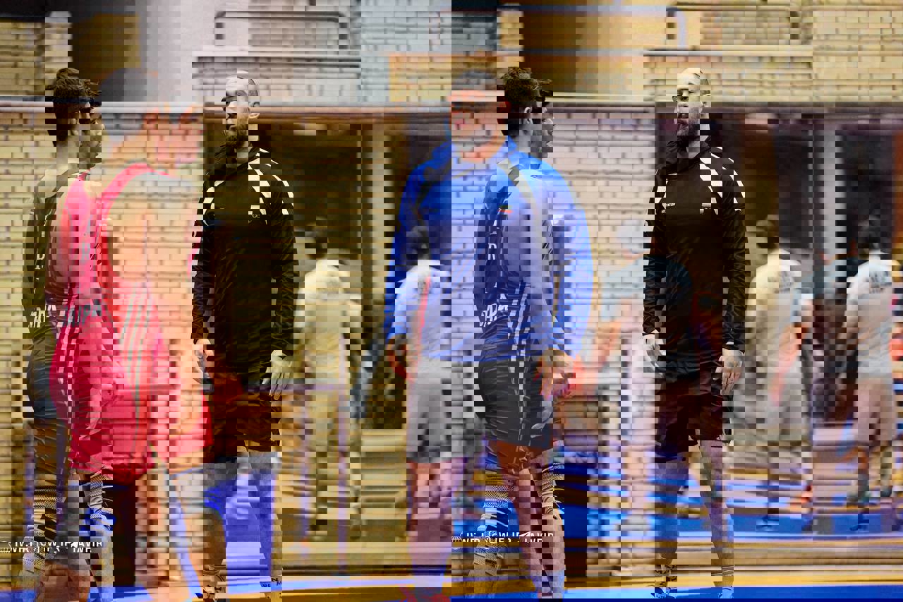 2109884