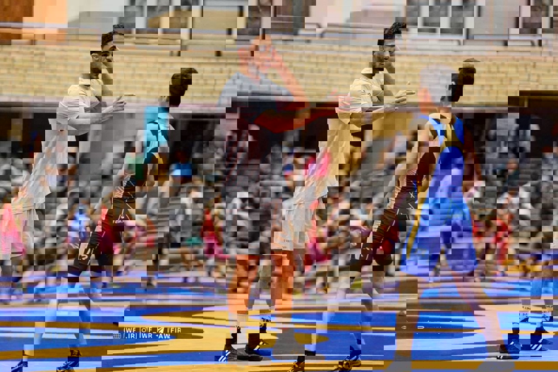 2109885