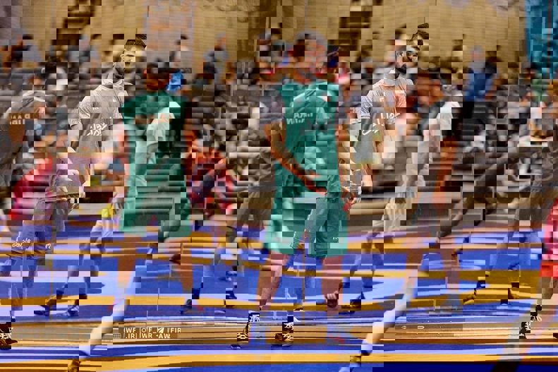 2109886