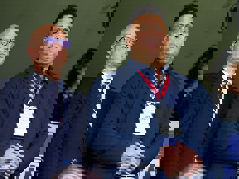 2110352