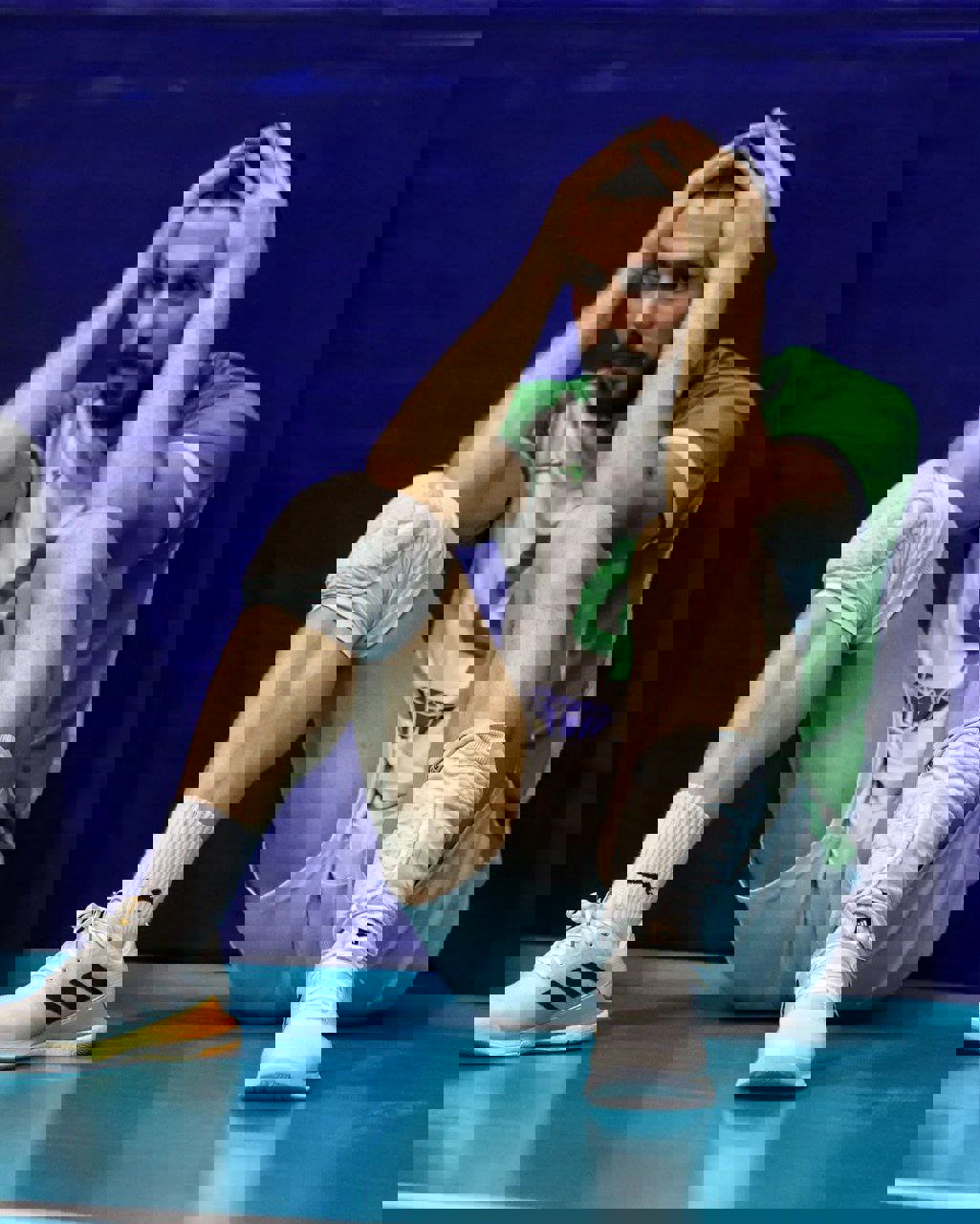 2110833