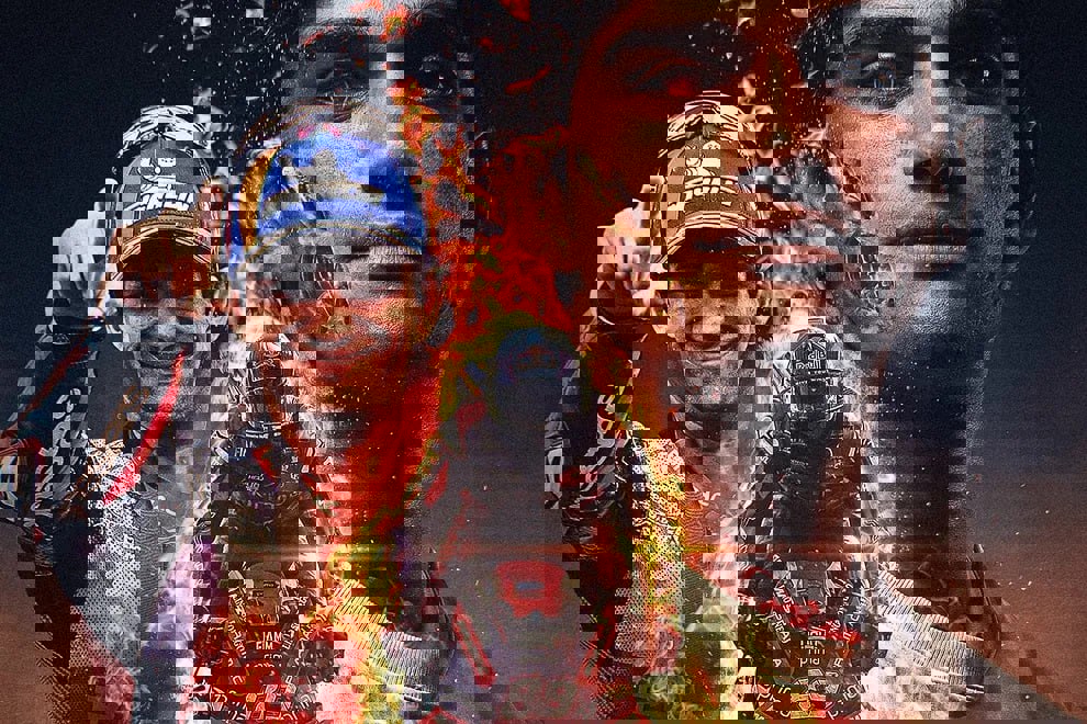 2111028