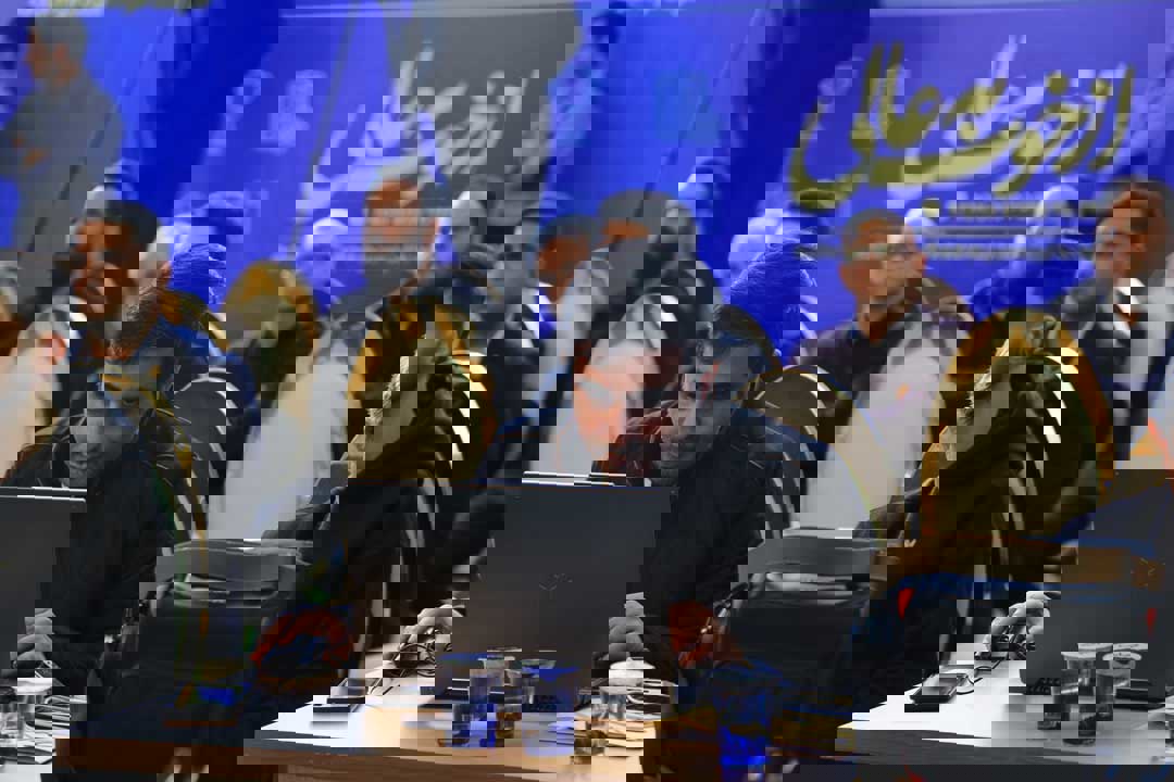 2111841