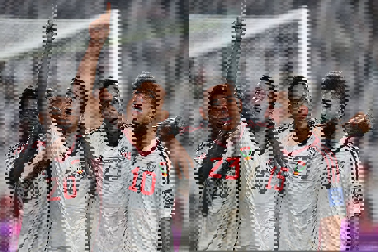 2111821