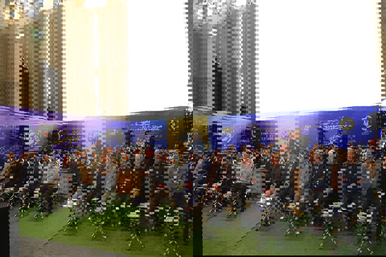 2111842