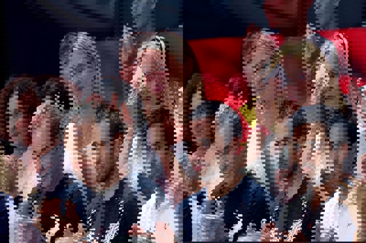 2111994