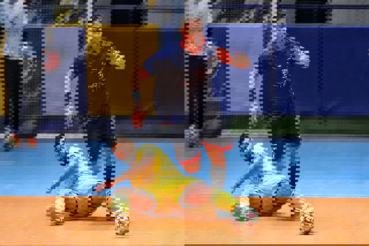 2112133