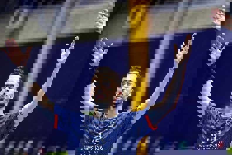 2112131