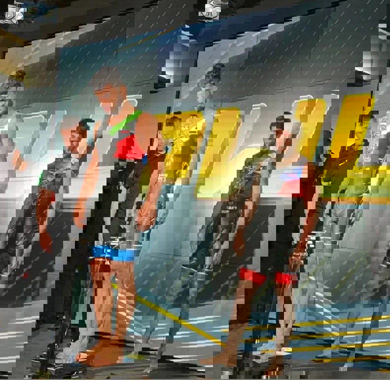 2112642