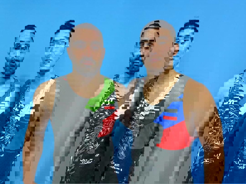 2112879