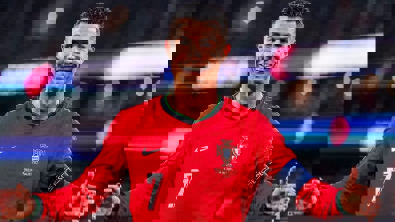 2112805