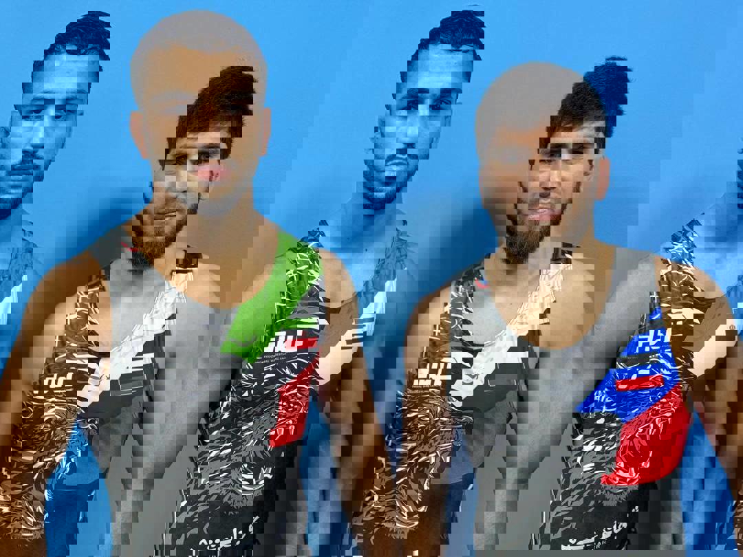 2112872