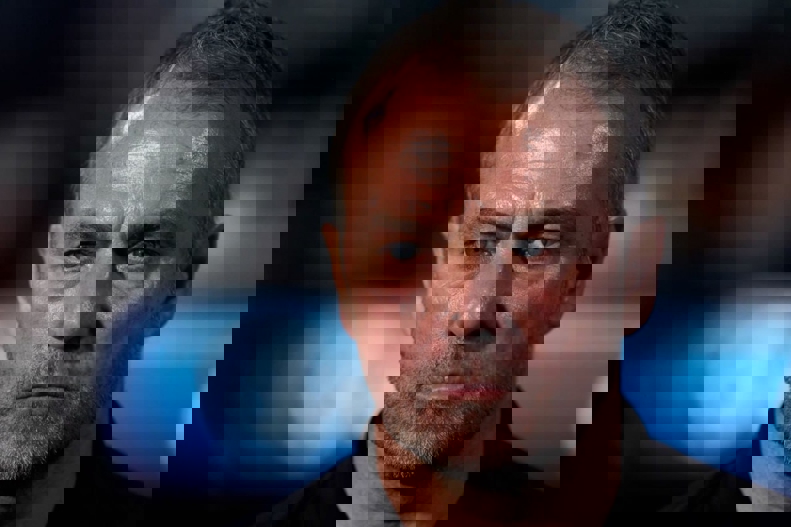 2112841