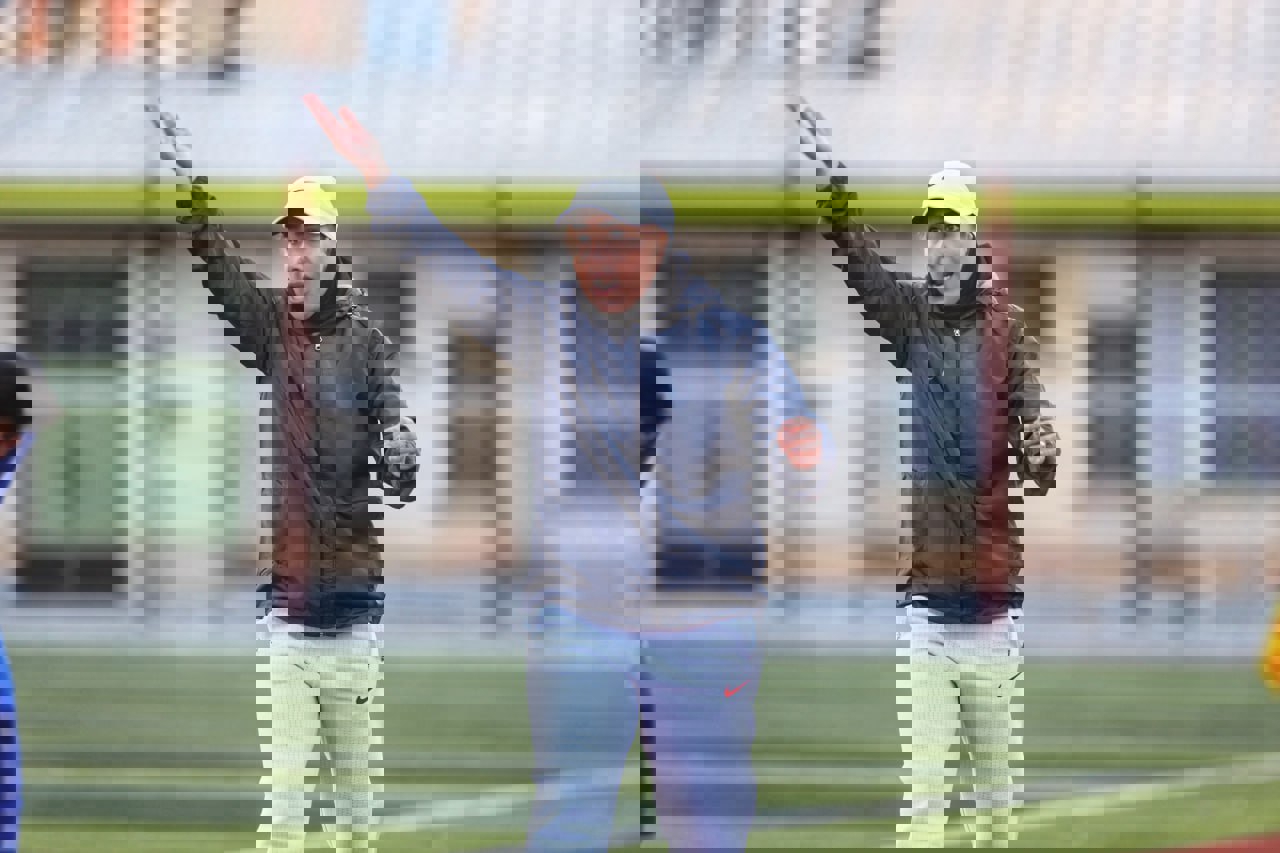 2112943