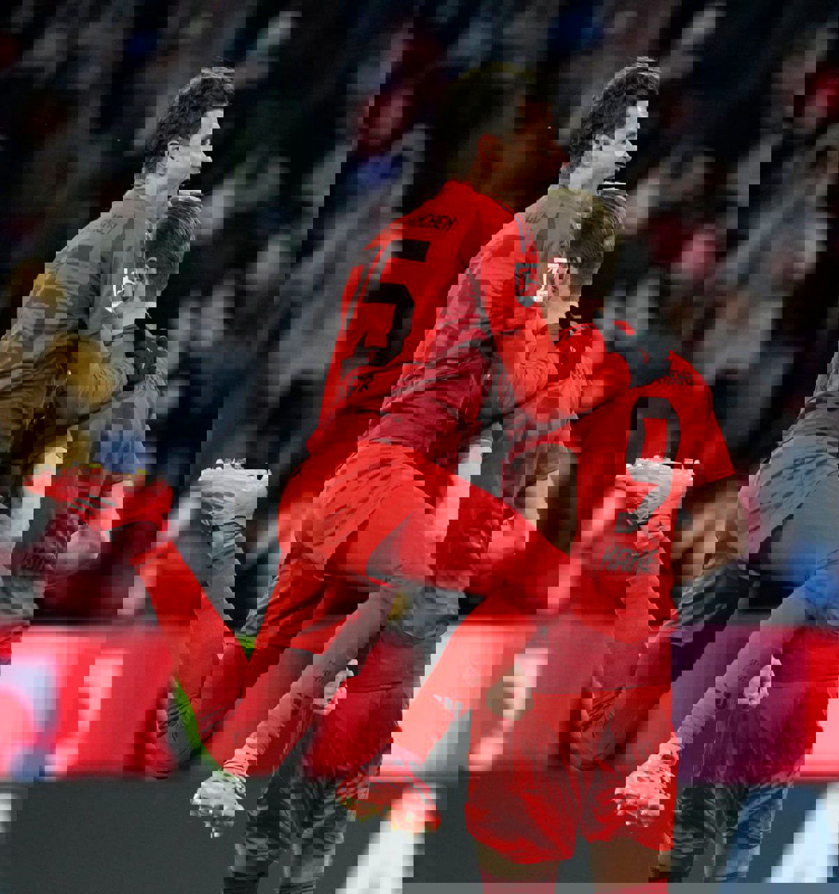 2113103