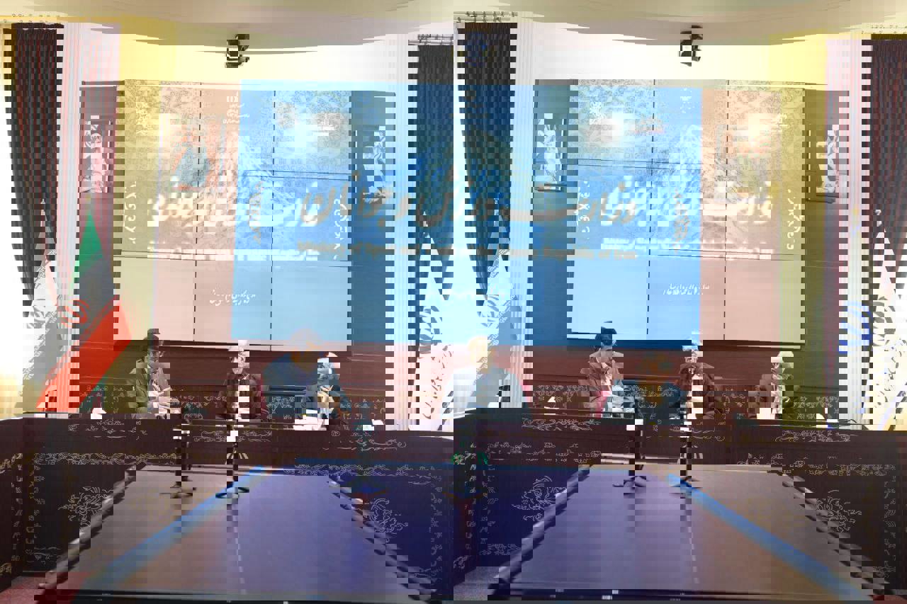 2113153