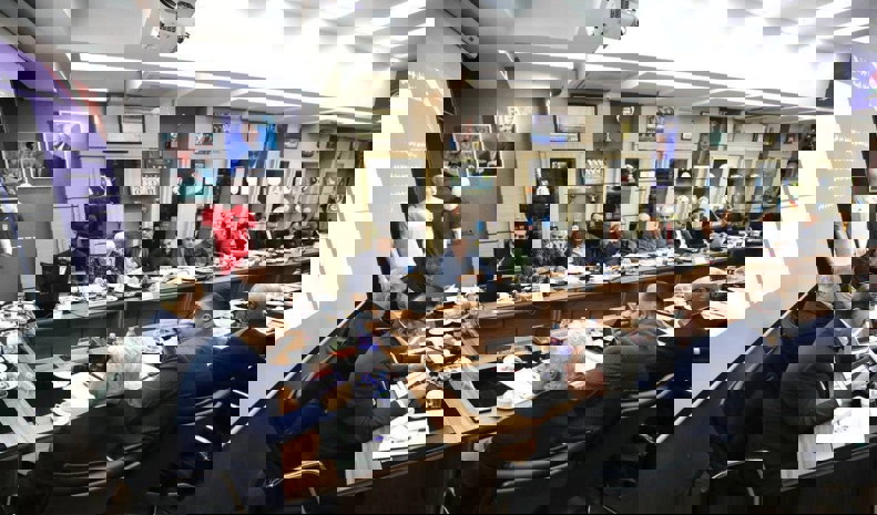 2113483