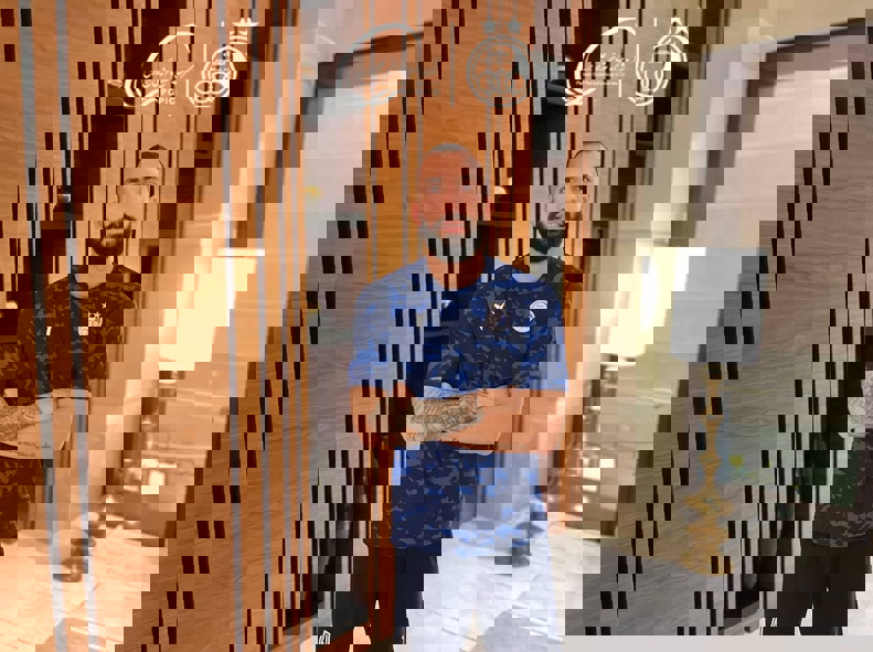 2113318