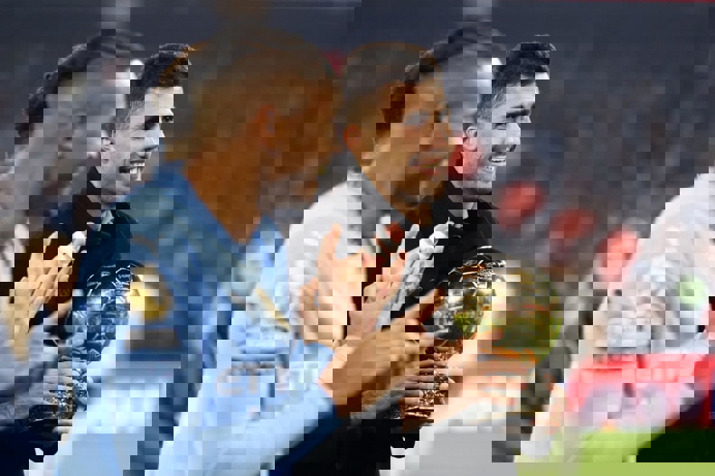2113428