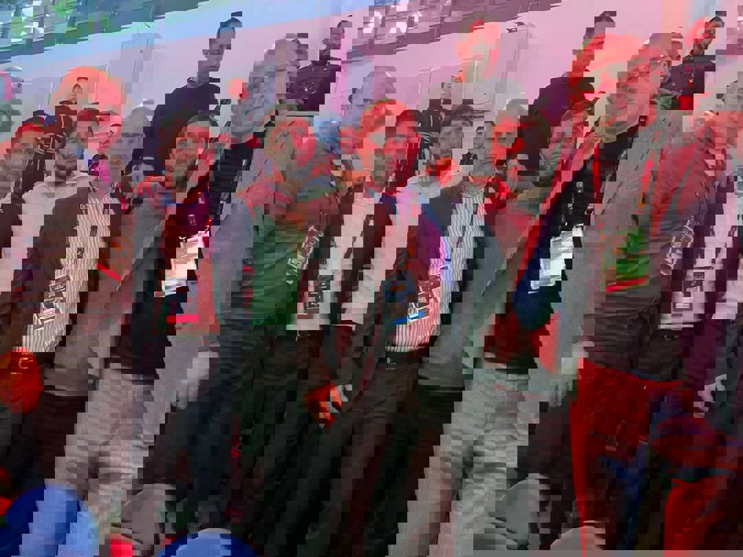 2113618