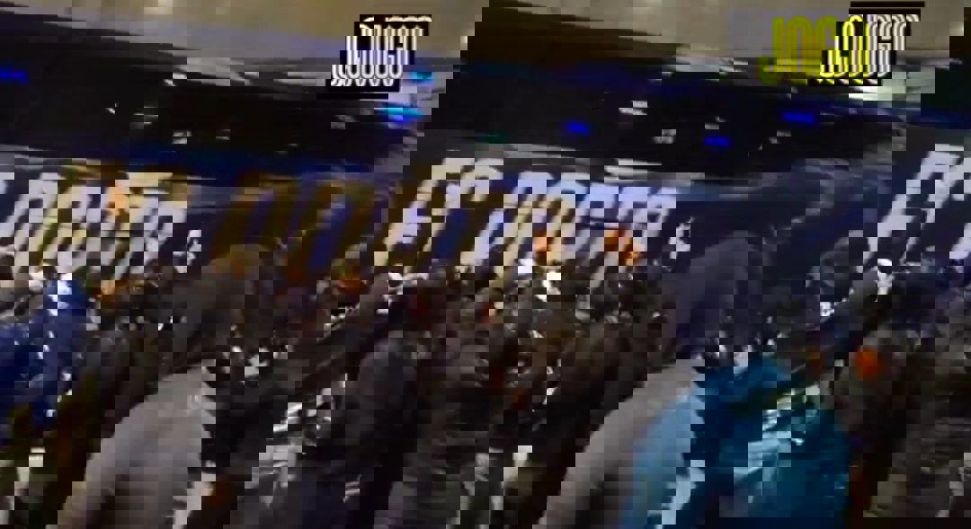 2114093