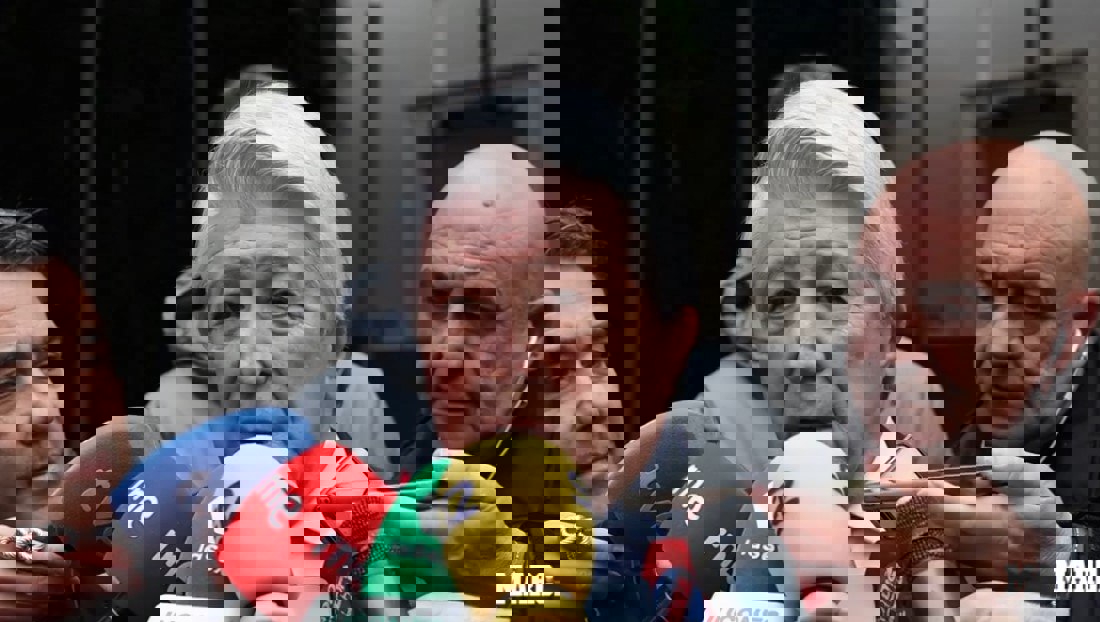 2114818