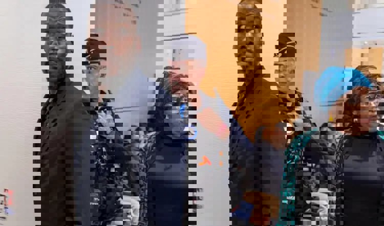 2115196
