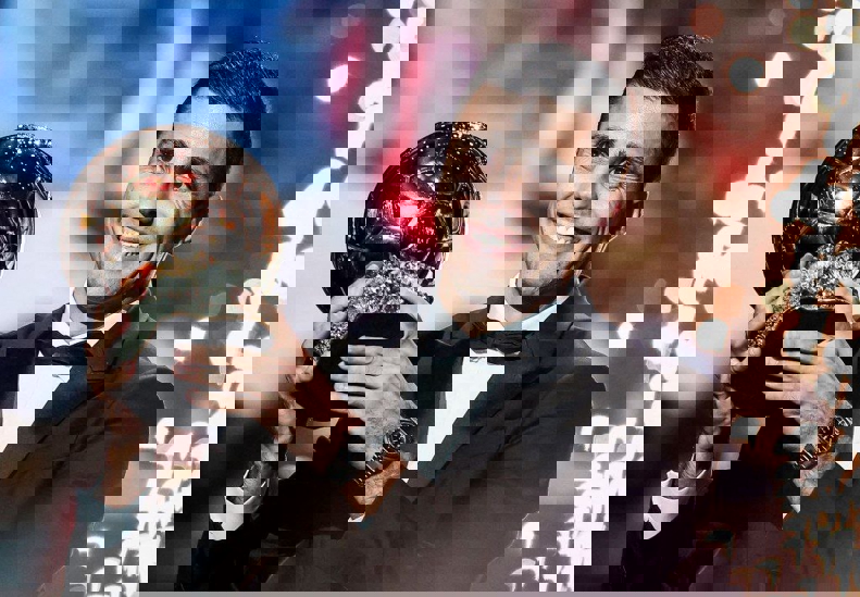 2115611