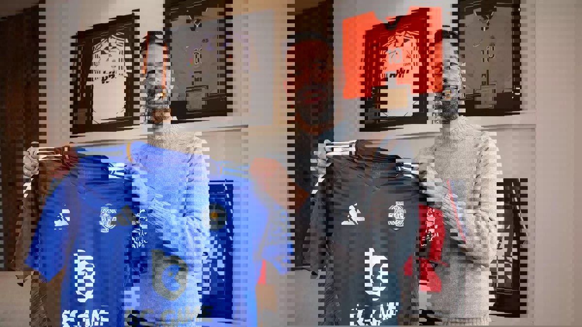 2116104