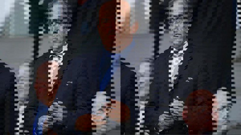 2115829