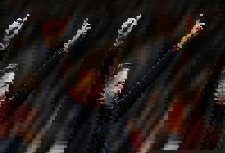 2115952