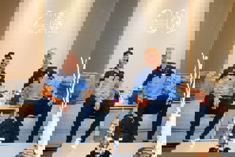 2115896