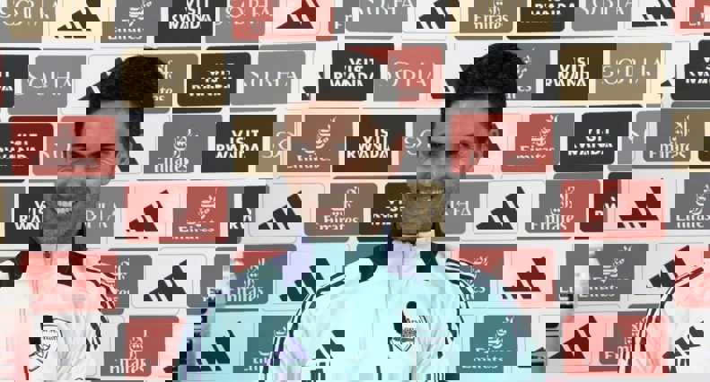 2115898