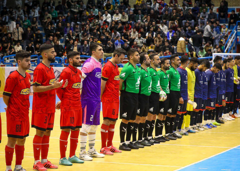 کراپ جدال میان سیارهای فوتسال را برد!
