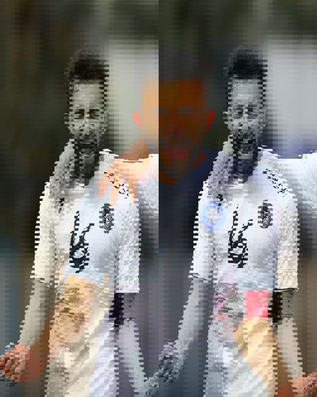 2116304