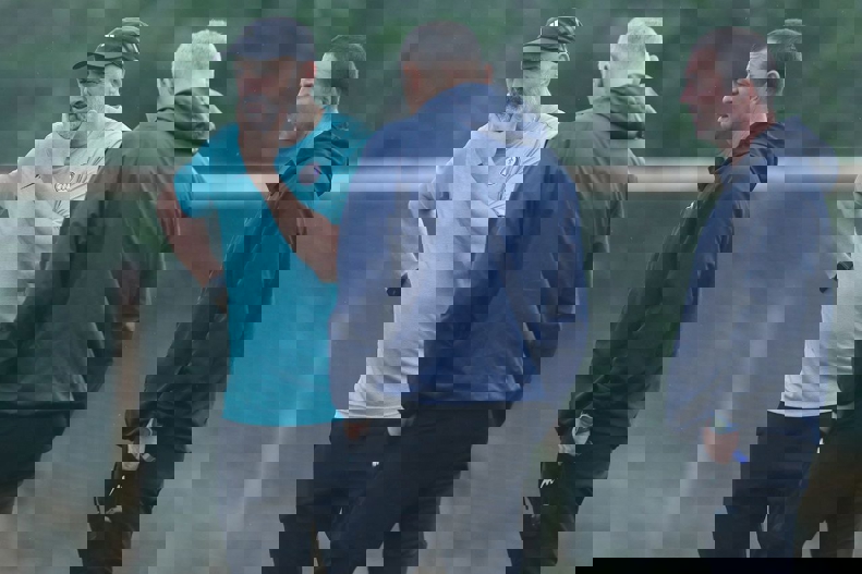 2116798