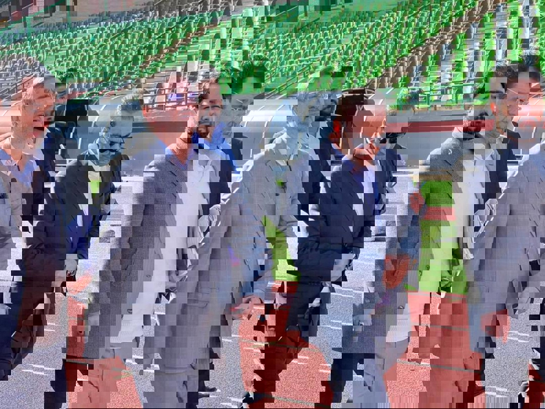 2116902