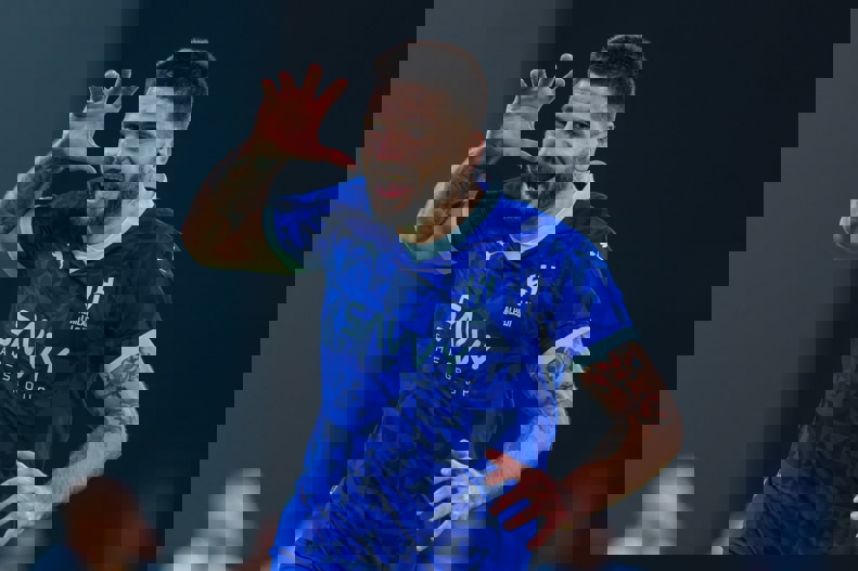 2117937