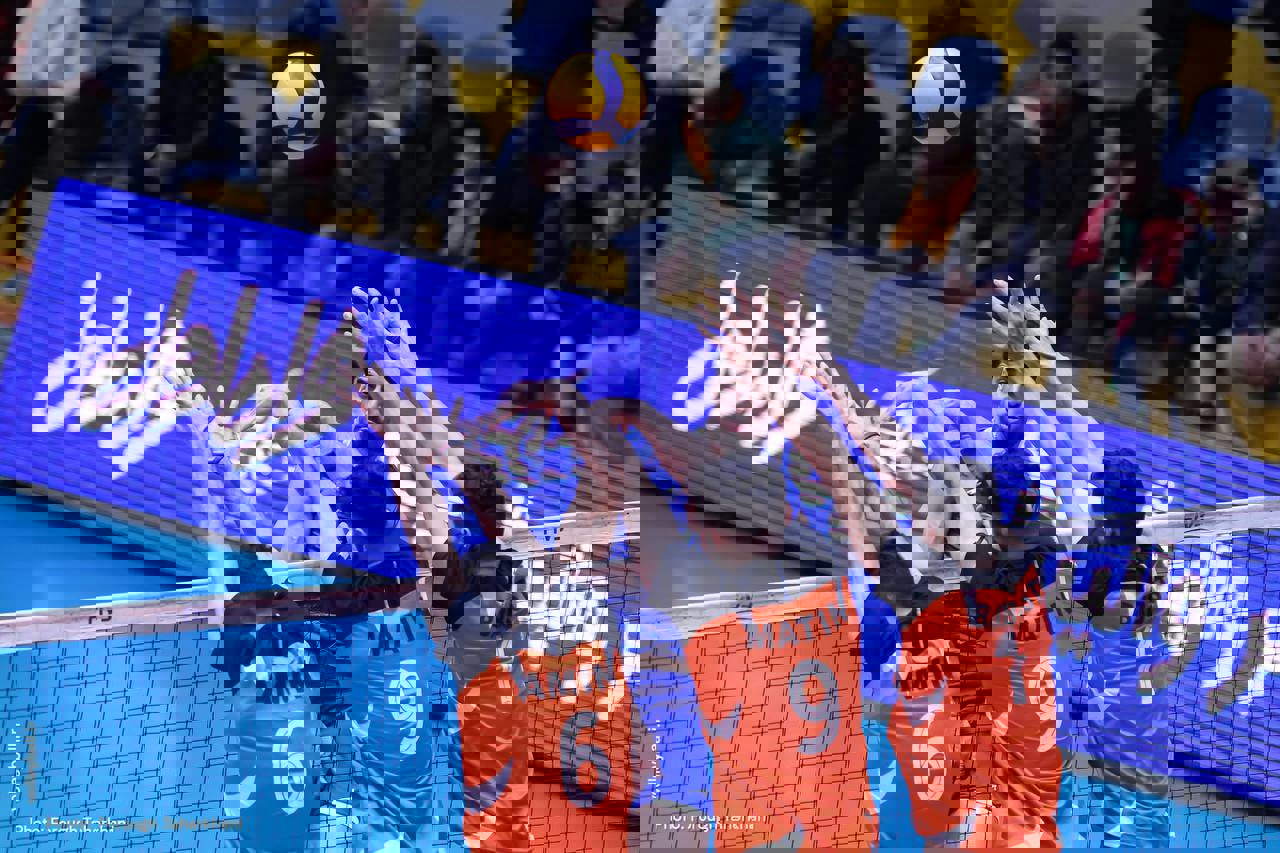 2117568